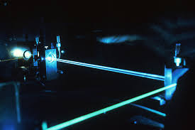 Reflection switch by laser beam intersection at the point of reflection